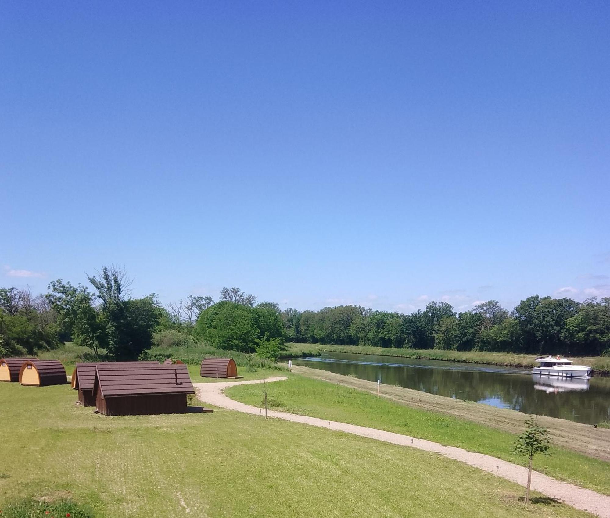 La Halte Du Canal Luthenay-Uxeloup Exteriör bild