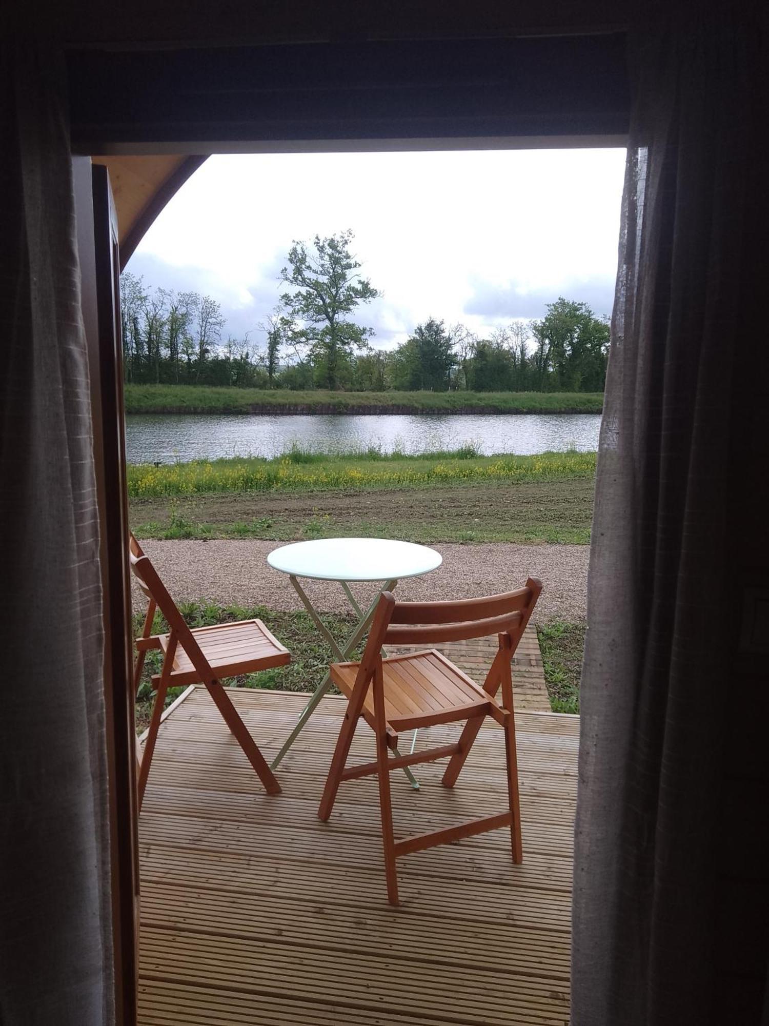 La Halte Du Canal Luthenay-Uxeloup Rum bild